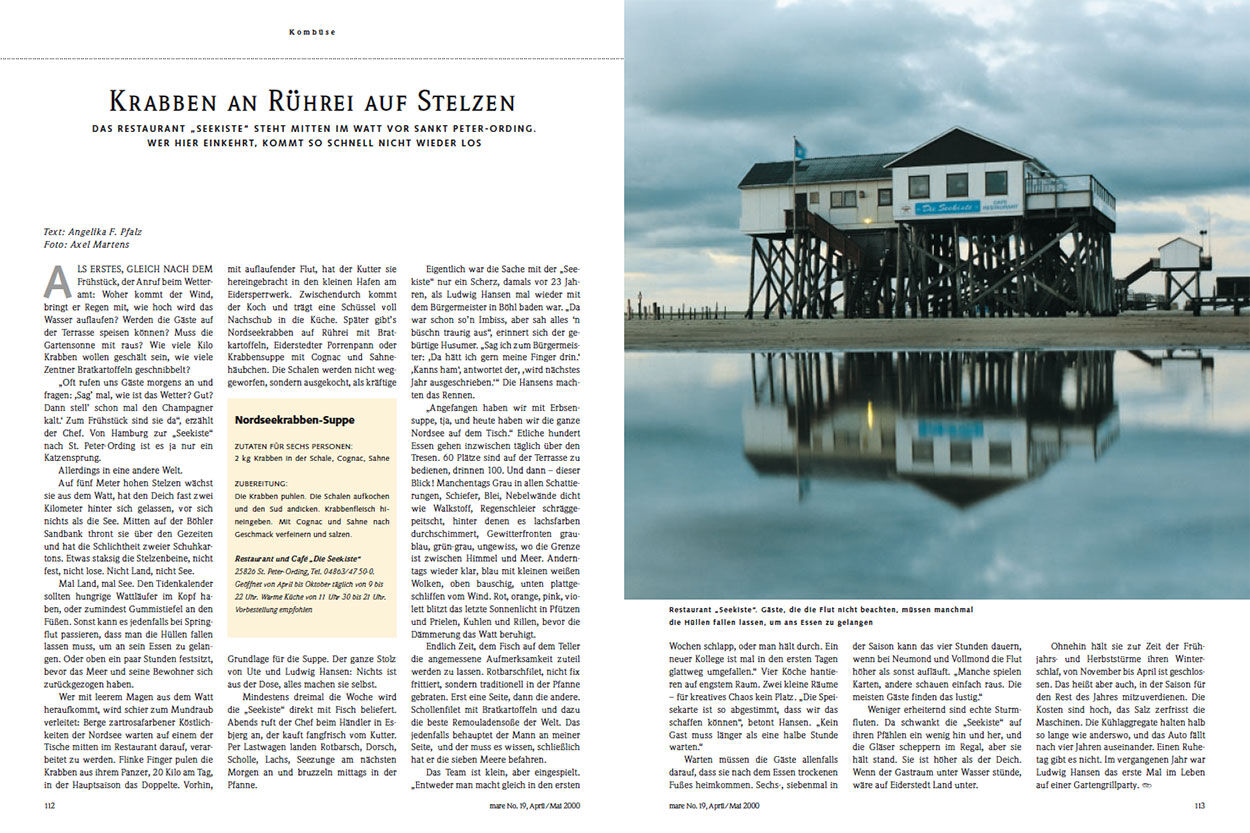 Krabben an Rührei auf Stelzen